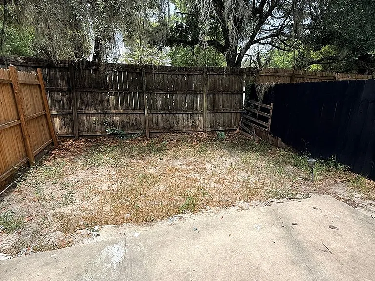 2614 SW 31st Pl — Photo 23