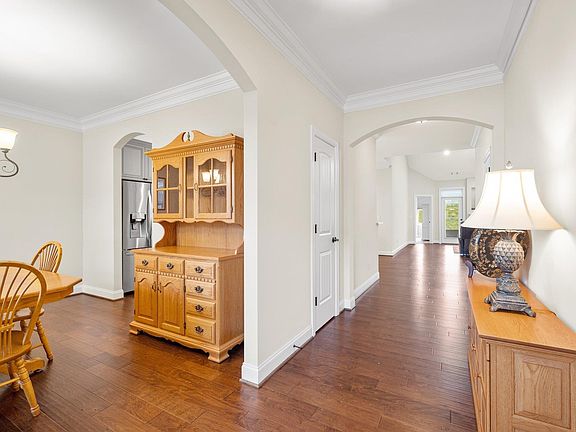 4th image of 15 Cloverfield Dr