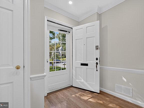 4th image of 3803 Leland St