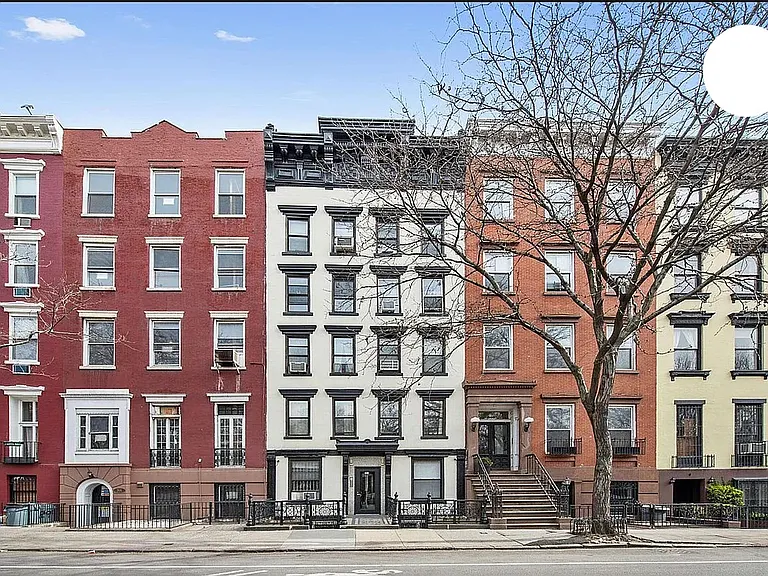 303 E 10th St #10 — Photo 7