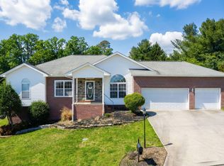 10501 Almanac Ln, Knoxville, TN 37932