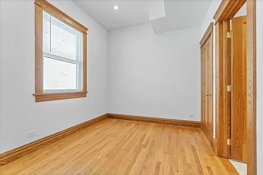 6 bed, 2500 sqft, $5,695 — Photo 4