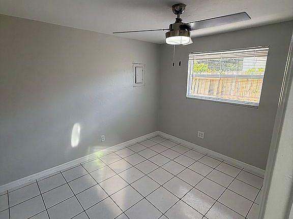 3rd image of 5458 Sholtz St