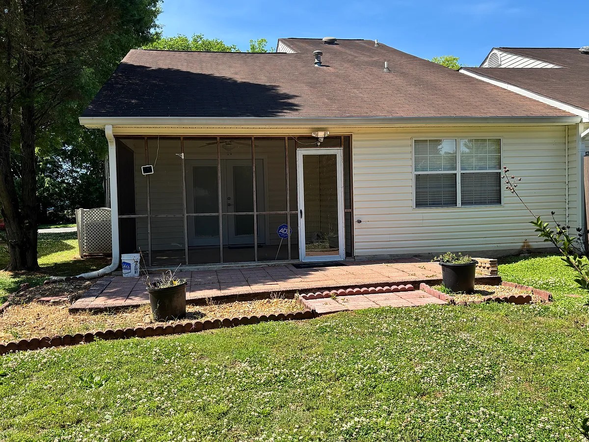 Building Photo - 6723 Hickory Trace Cir