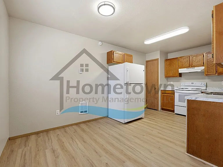 703 N Compton St — Photo 36