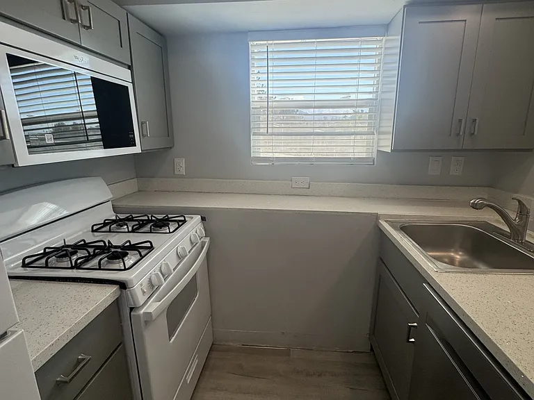 721 Ocean View Dr #G — Photo 4