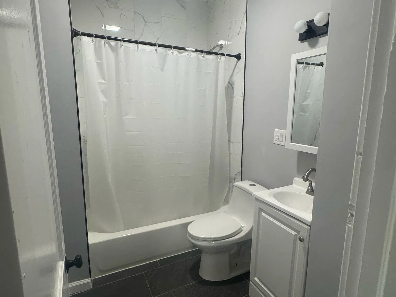 3 bed, 1150 sqft, $2,200 — Photo 4