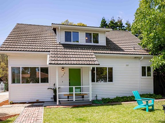 3rd image of 222 Oak Ct