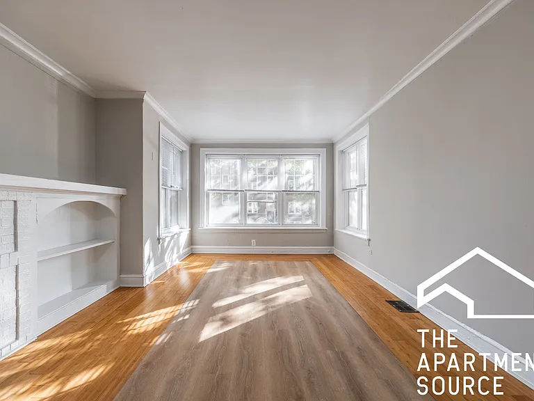 6304 N Oakley Ave #1 — Photo 2