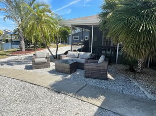 1028 Spindle Palm Way, Apollo Beach, FL 33572