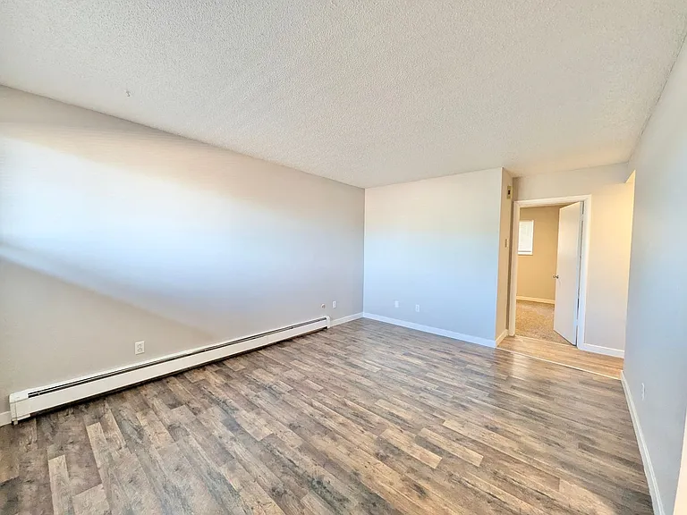 Landmark Apartments — Photo 11