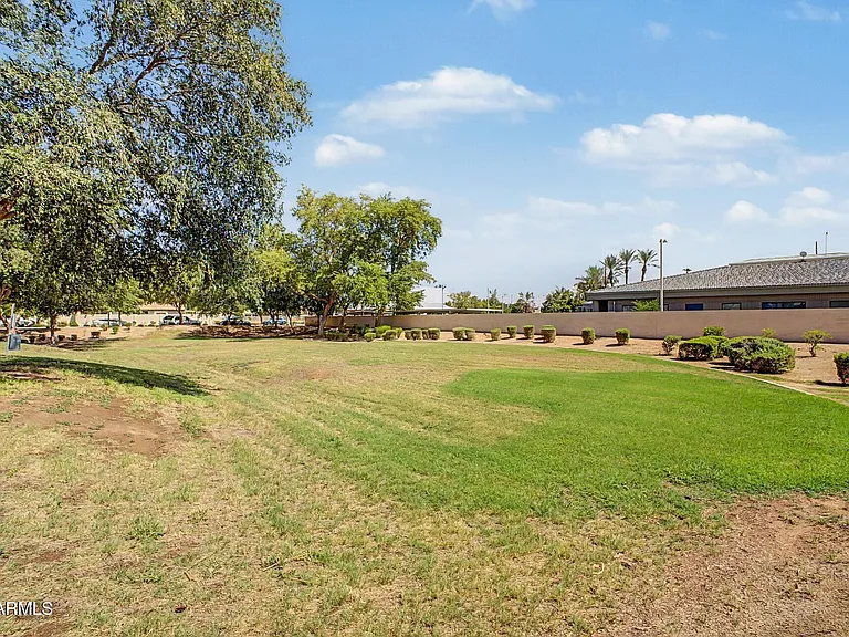 635 W Colt Rd — Photo 31