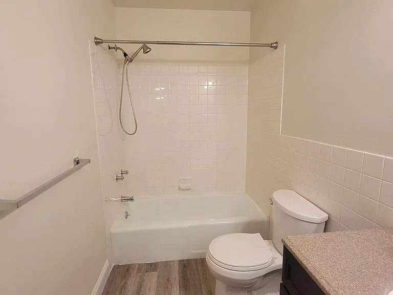 377 W Broad St #3 — Photo 8