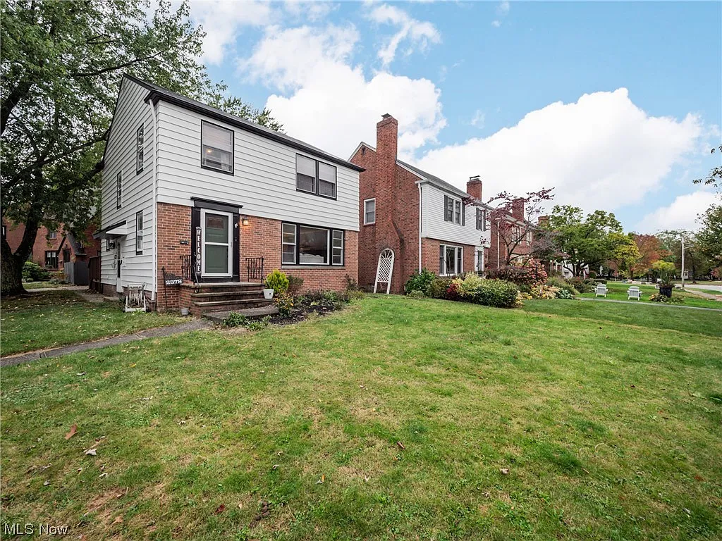 2378 Charney Rd photo 1