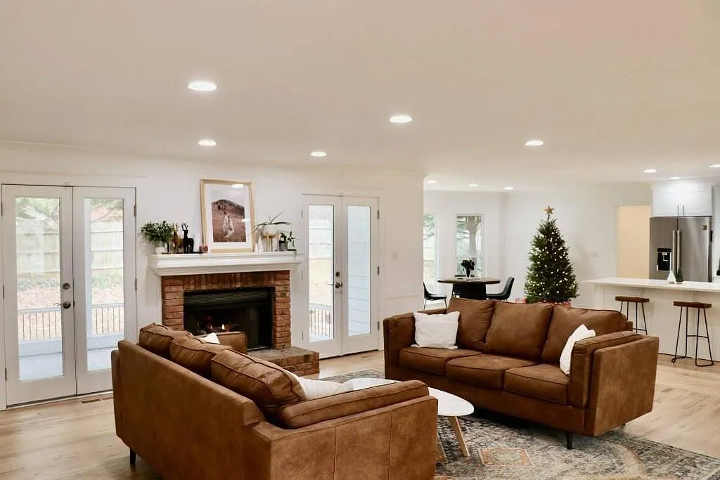 4 bed, 2.5 bath, 2795 sqft, $3,950 — Photo 4
