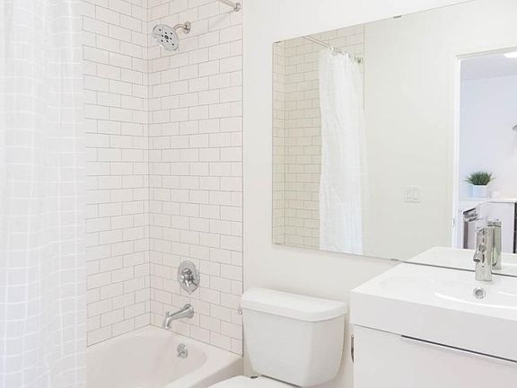 4th image of 226 N Avenue 57