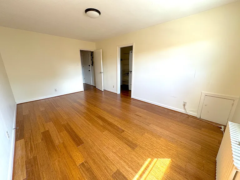 767 College St #303 — Photo 11