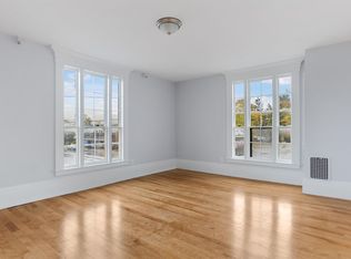 109 Pleasant St #203, Claremont, NH 03743