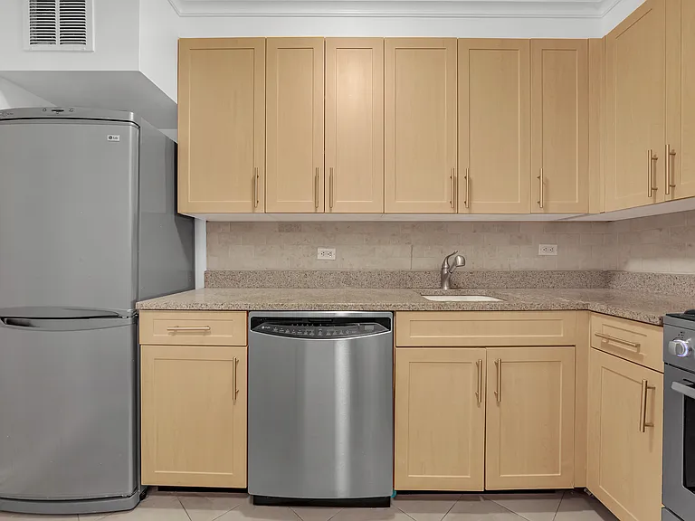 210 W 89th St #3H — Photo 5