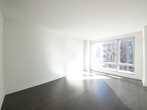 4th image of 555 10th Ave APT 29G