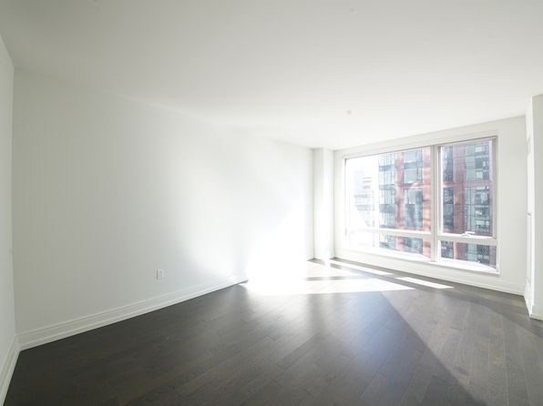 555 10th Ave APT 28G