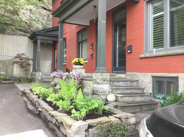 27 Perkins St, Ottawa, ON K1R 7G4