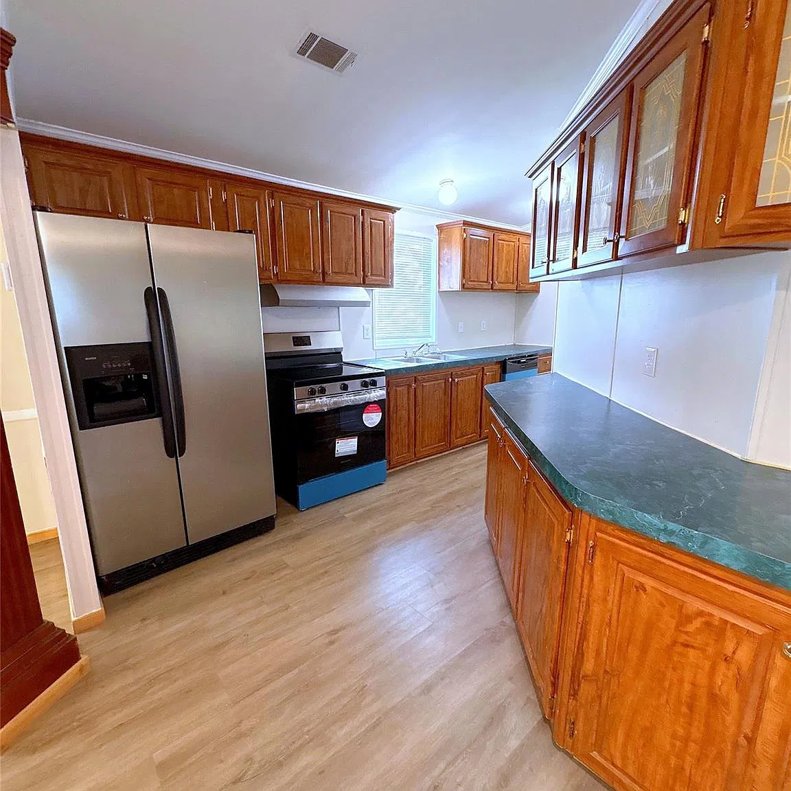 3 bed, 2.0 bath, 1216 sqft, $1,350 — Photo 3