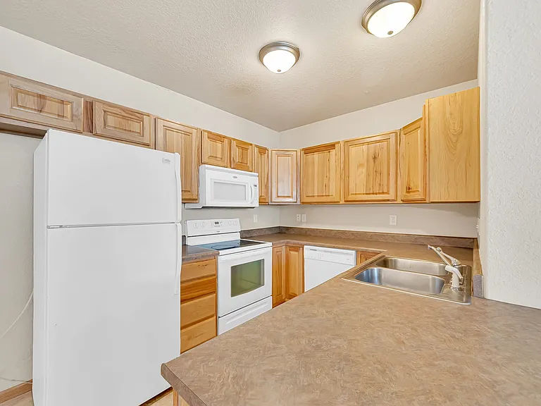 1311 E Oakland St #B — Photo 5
