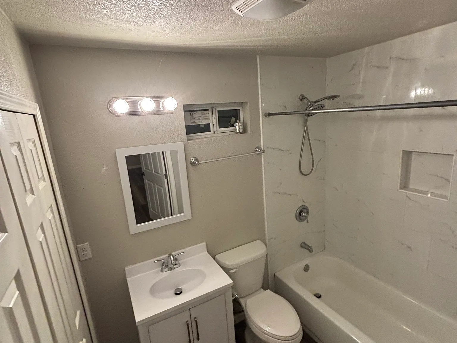 3 bed, 1092 sqft, $1,500 — Photo 3