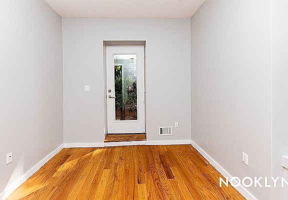 4th image of 662 Park Pl APT 1R