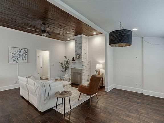 5th image of 608 Church St