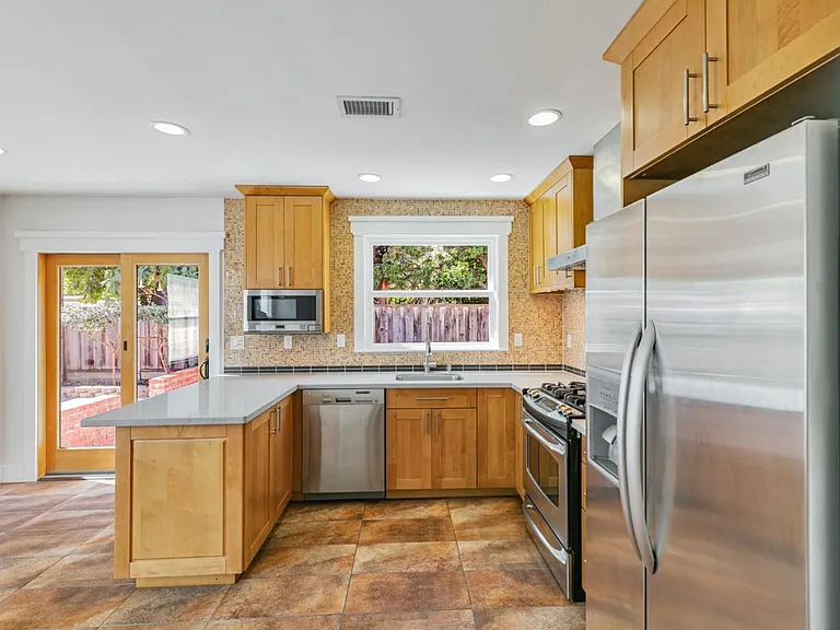 2276 Newhall St — Photo 20
