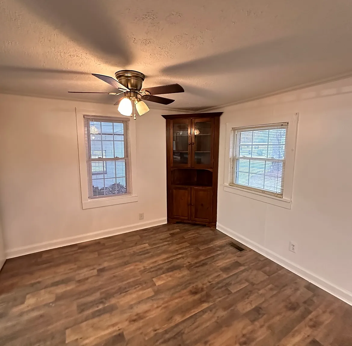 3 bed, 861 sqft, $1,050 — Photo 3