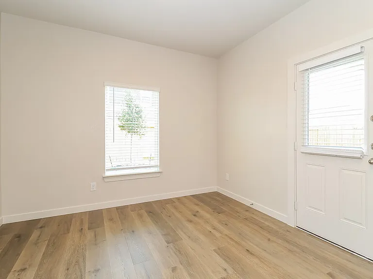 1505 Woodwinds Dr — Photo 6
