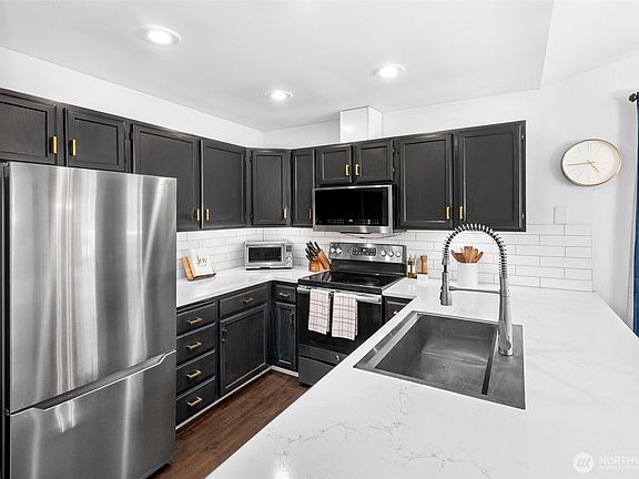 3rd image of 5400 Harbour Pointe Boulevard #B201