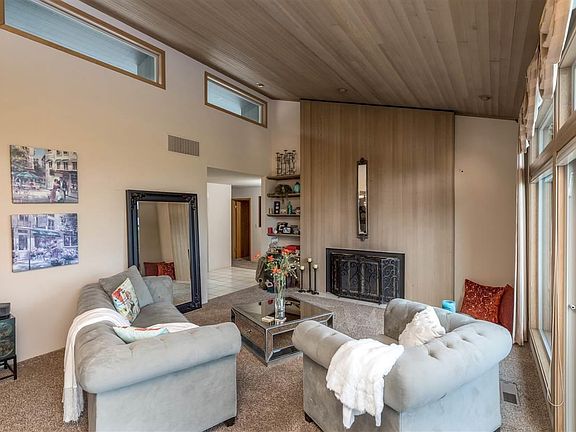 5th image of 212 Hillview Dr
