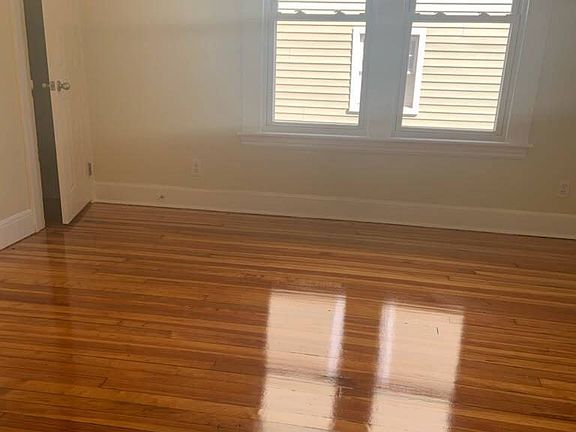 5th image of 981 William Street