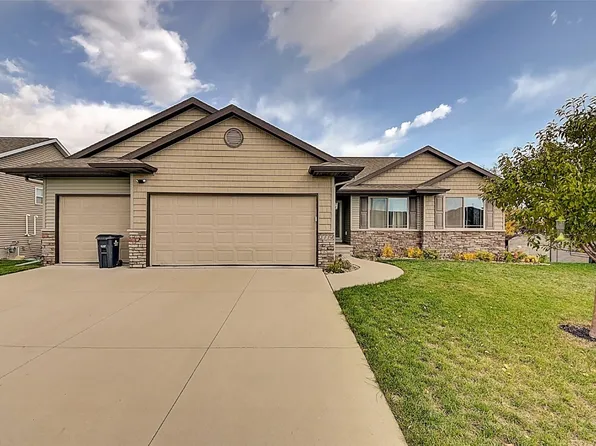 2114 Snapdragon Cir SW, Cedar Rapids, IA 52404