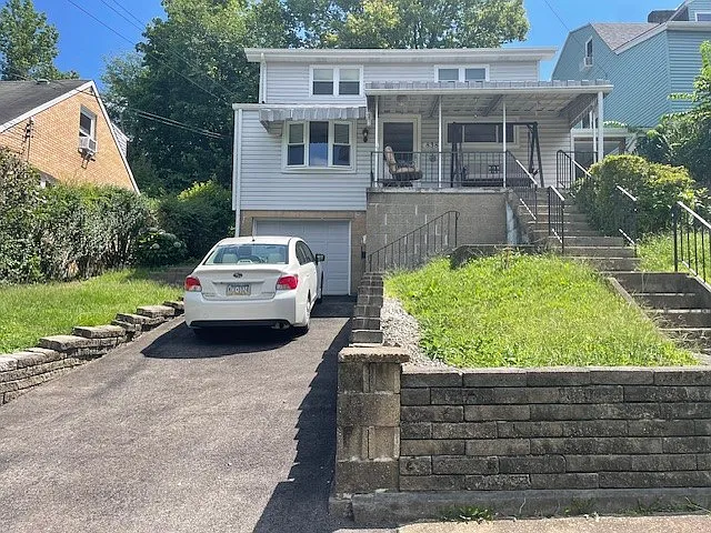 838 Monteiro St photo 1