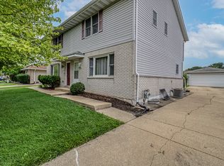 2465 Red Oak Trl, Crest Hill, IL 60403
