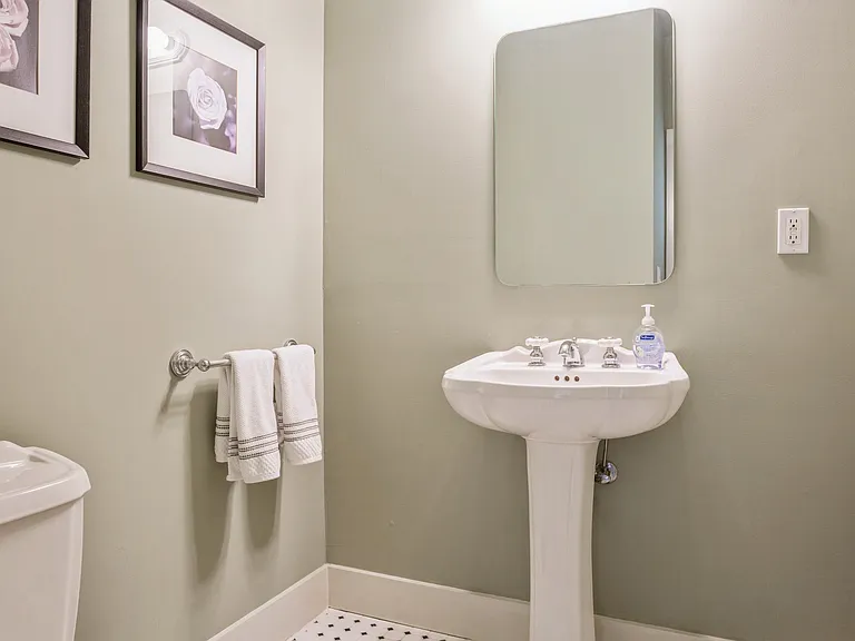 19 Fairbanks Ct — Photo 11