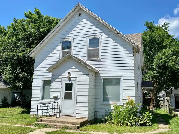 223 W Marion St, Portage, WI 53901