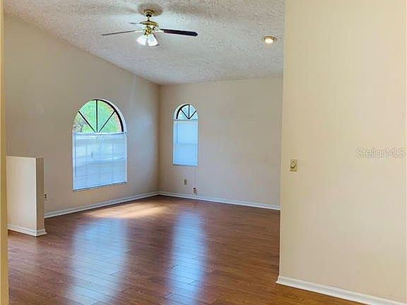 3rd image of 204 Oakwood Blvd