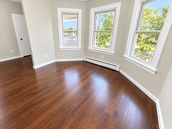 5th image of 176 Lawrence St #2