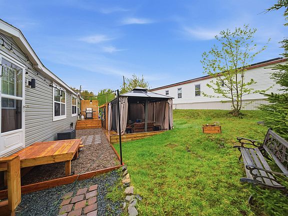 5th image of 204 Circle Dr