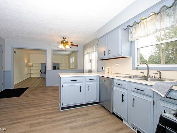 4th image of 2677 Taylor St