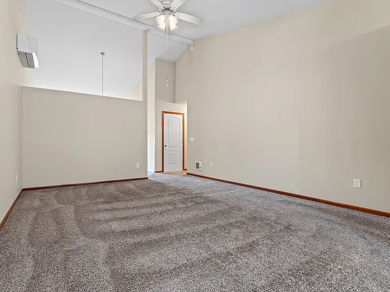 Perry Creek Townhomes - Midland, MI — Photo 27