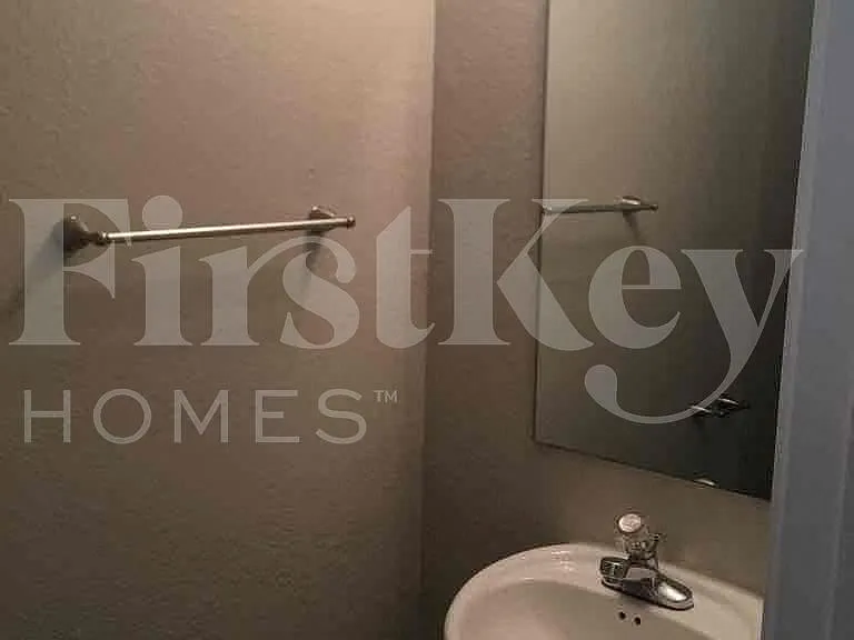 1777 Whatling St — Photo 5