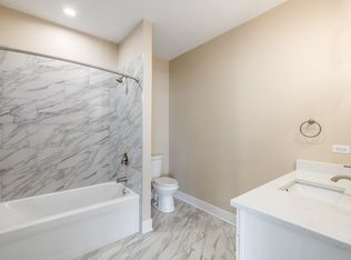 400 S Main Pl #A19, Carol Stream, IL 60188