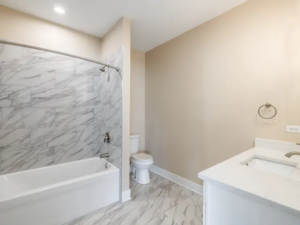 400 S Main Pl, Carol Stream, IL